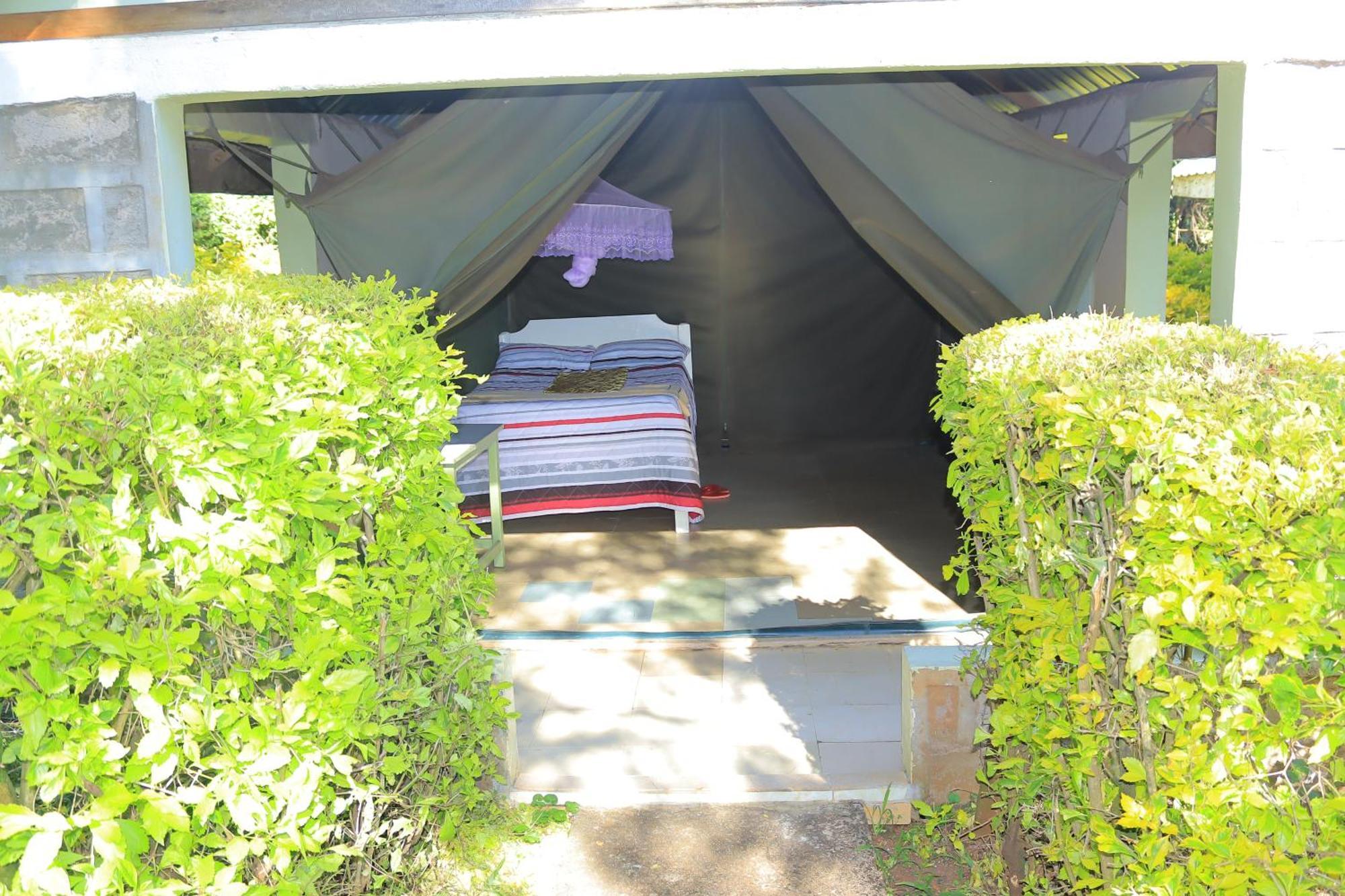מלון Ololaimutiek Rhino Tourist Camp מראה חיצוני תמונה